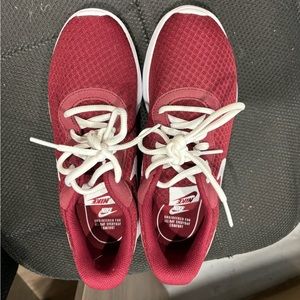 Nike Tanjun Size 6.5